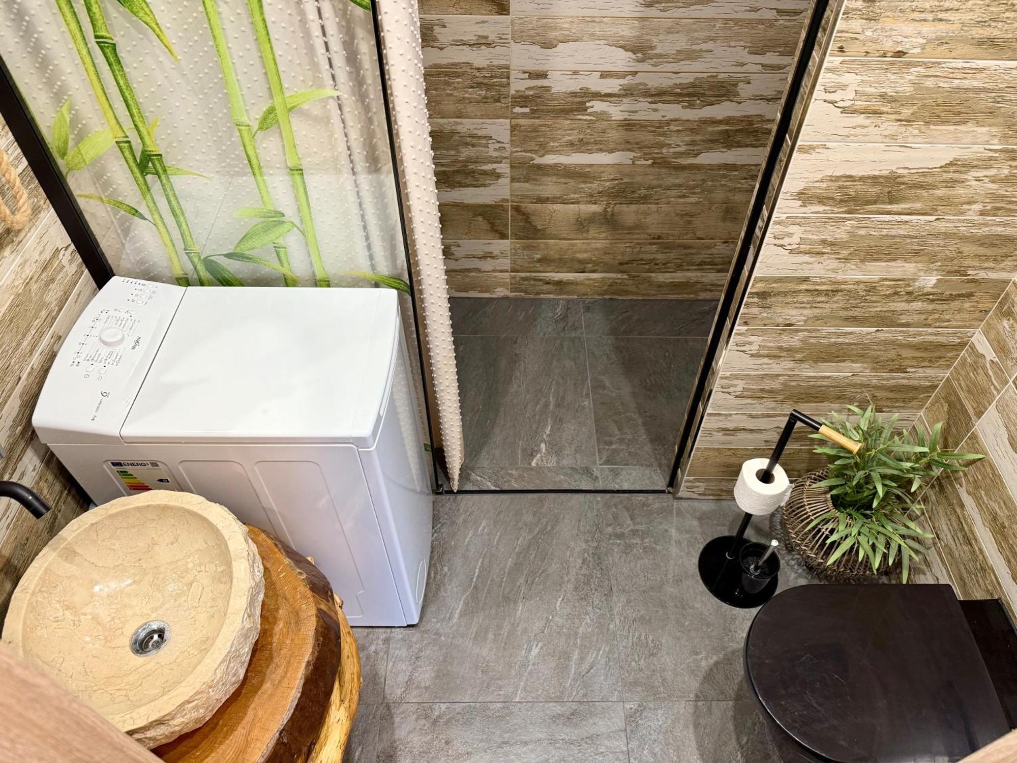 Apartmany Apollo Michalovce Ngoại thất bức ảnh