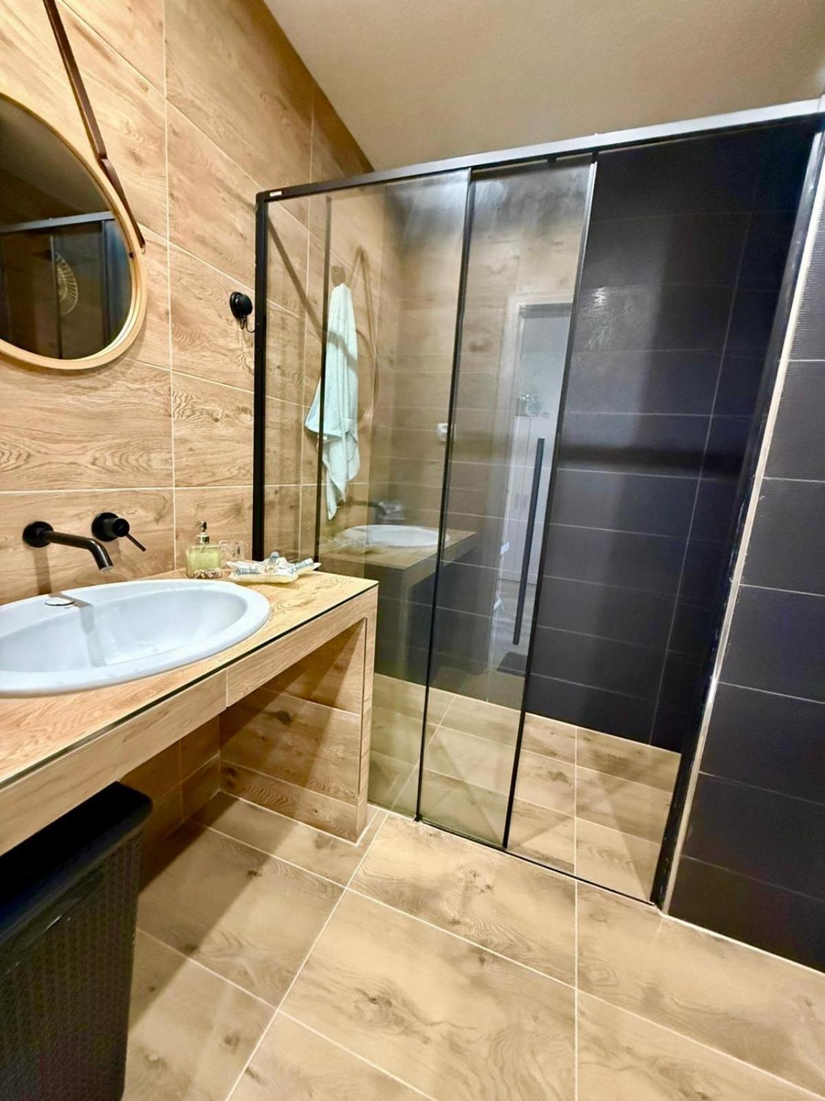 Apartmany Apollo Michalovce Ngoại thất bức ảnh